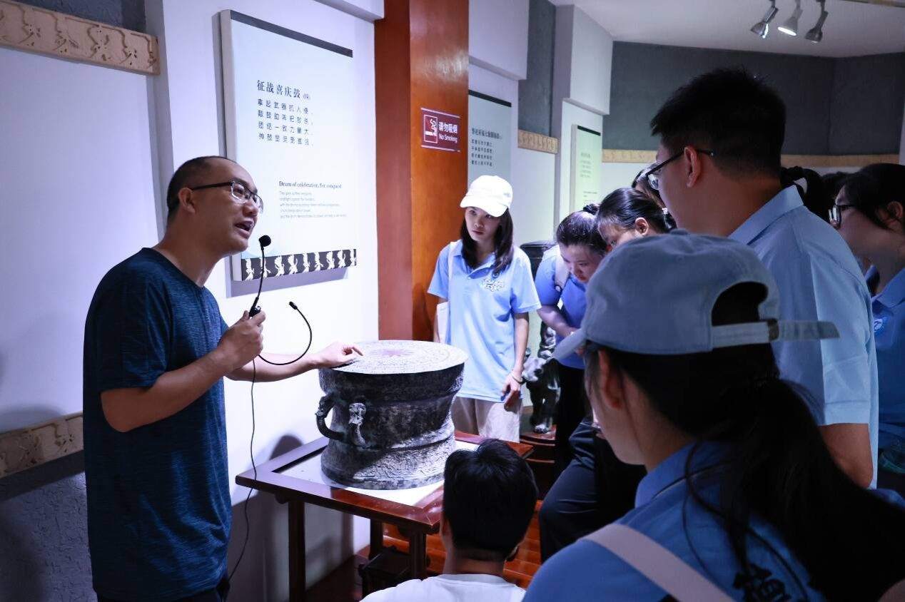 耐心为孩子们答疑解惑